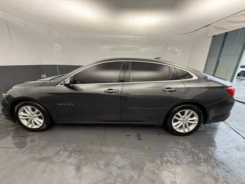 Used 2017 Chevrolet Malibu LT FWD image 10