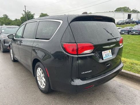 Used 2023 Chrysler Voyager LX FWD image 4