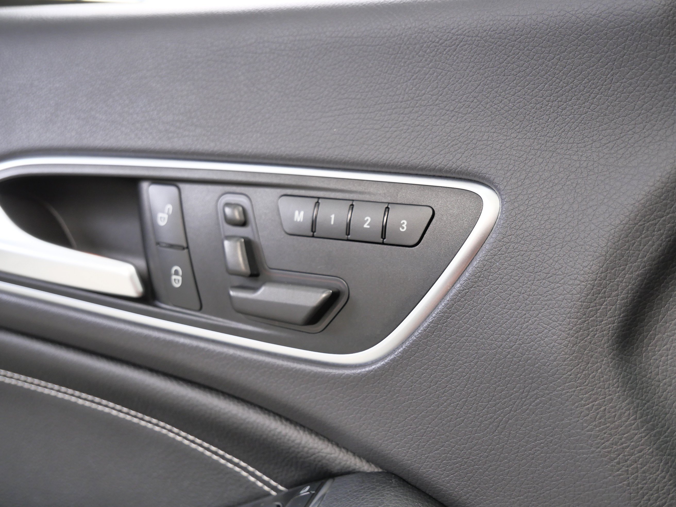Used 2014 Mercedes-Benz CLA 250 image 29