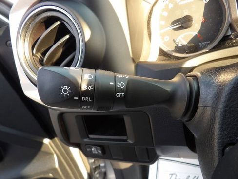 Used 2017 Toyota Tacoma TRD Sport image 27