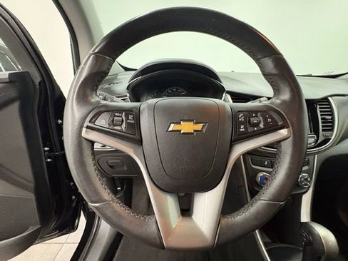 Used 2022 Chevrolet Trax LT w/ Driver Confidence Package FWD image 15