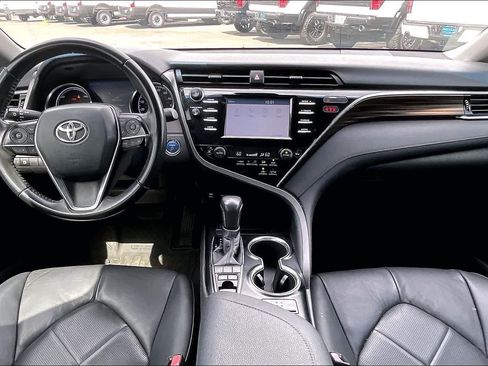Used 2018 Toyota Camry Hybrid FWD image 10