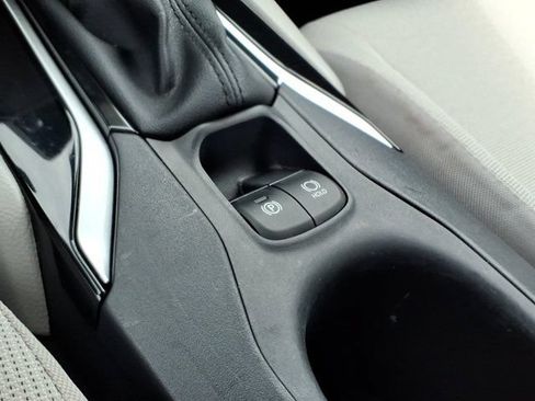 Used 2025 Toyota Corolla Cross L FWD image 17