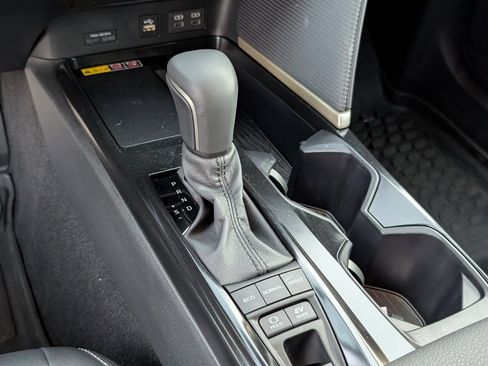 Used 2026 Toyota Camry SE w/ Convenience Package image 15