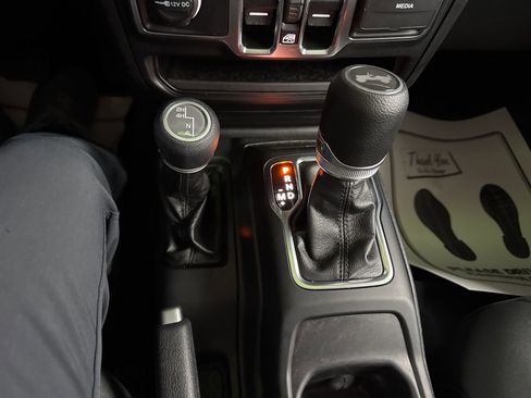 Used 2022 Jeep Wrangler Unlimited Sport image 29