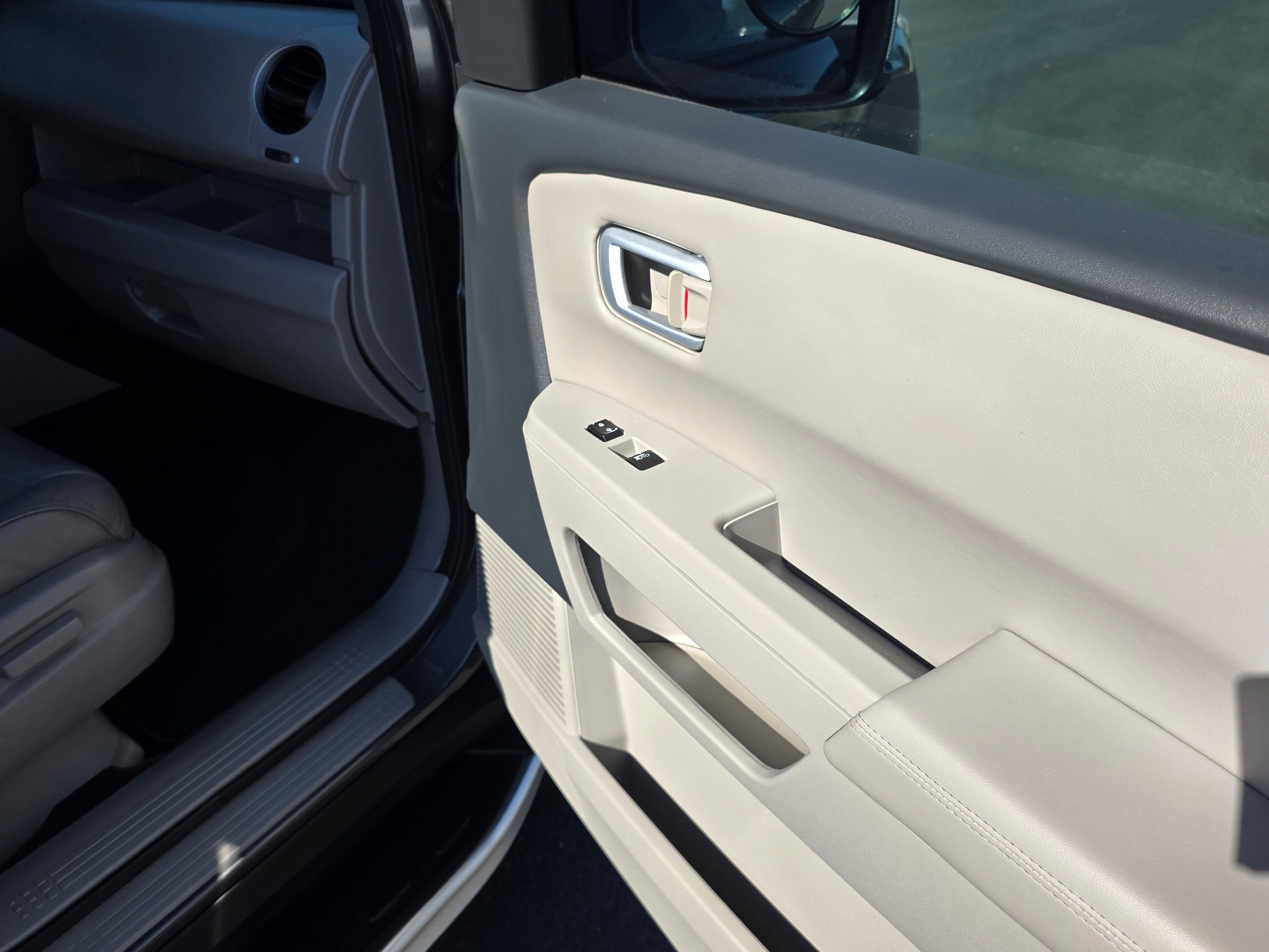 Used 2011 Honda Pilot Touring image 29