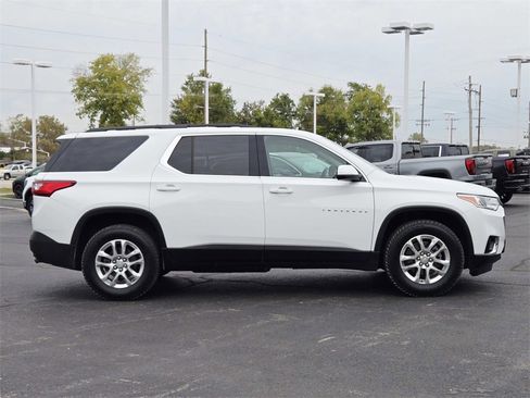 Used 2021 Chevrolet Traverse LT image 2