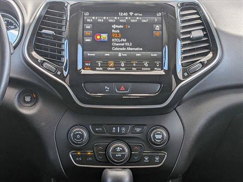 Used 2019 Jeep Cherokee Limited FWD image 15