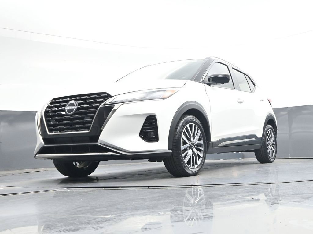 Certified 2024 Nissan Kicks SR FWD image 39