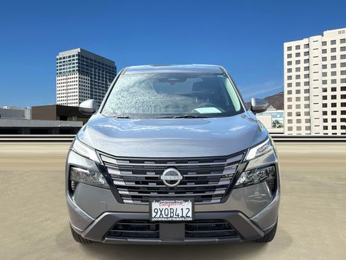 Used 2026 Nissan Rogue SV FWD image 2