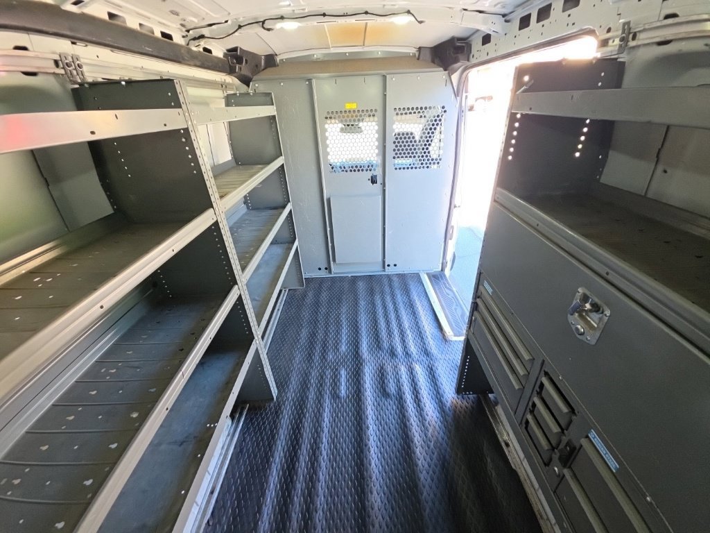 Used 2016 Ford Transit 250 130 Medium Roof RWD image 26