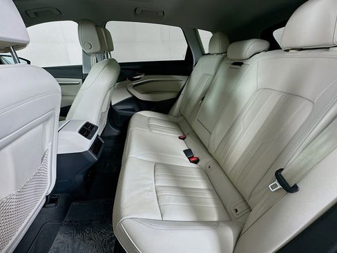 Used 2023 Audi e-tron Premium w/ Convenience Plus Package image 9