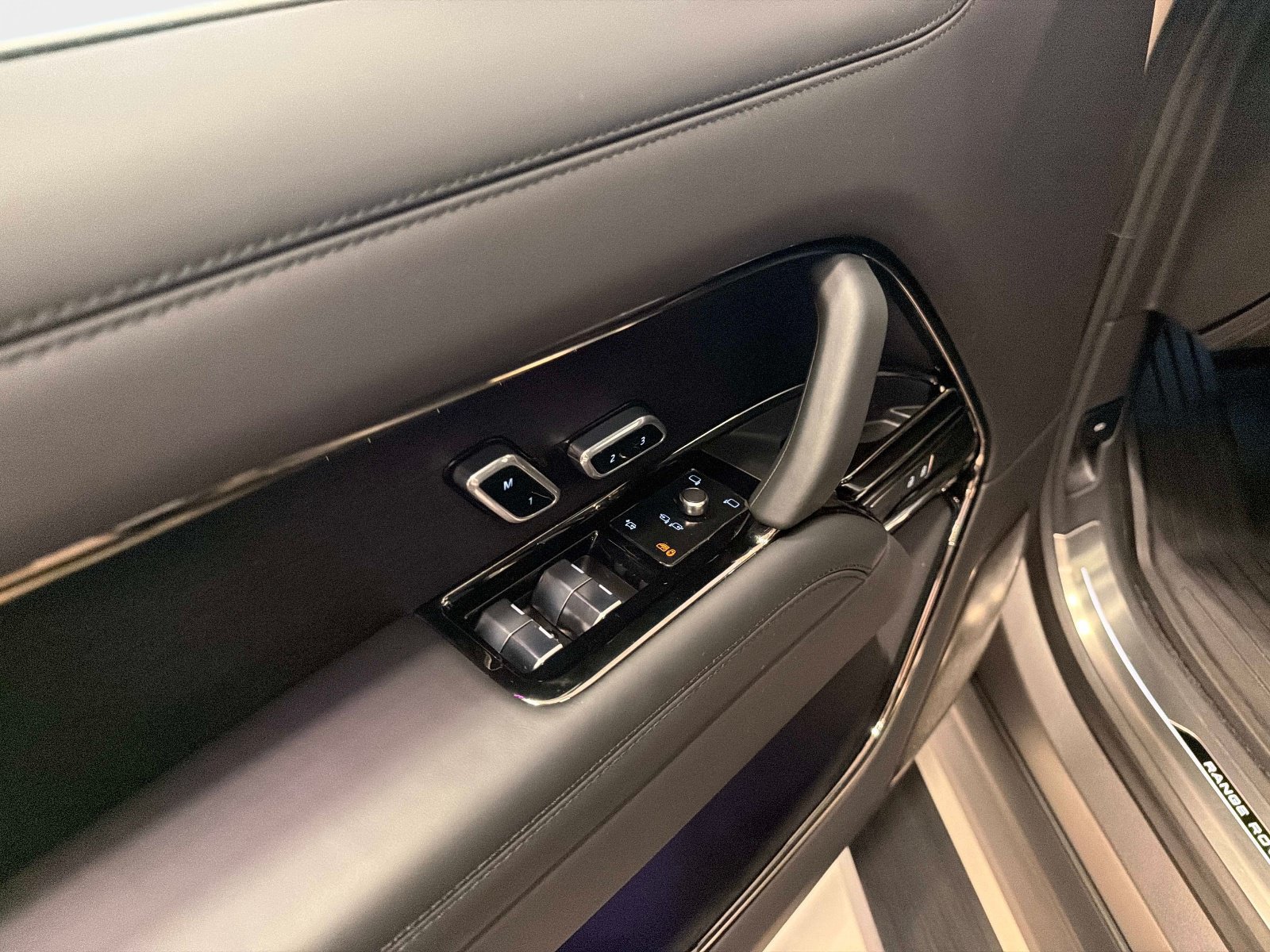 New 2026 Land Rover Range Rover SV AWD/4WD image 22
