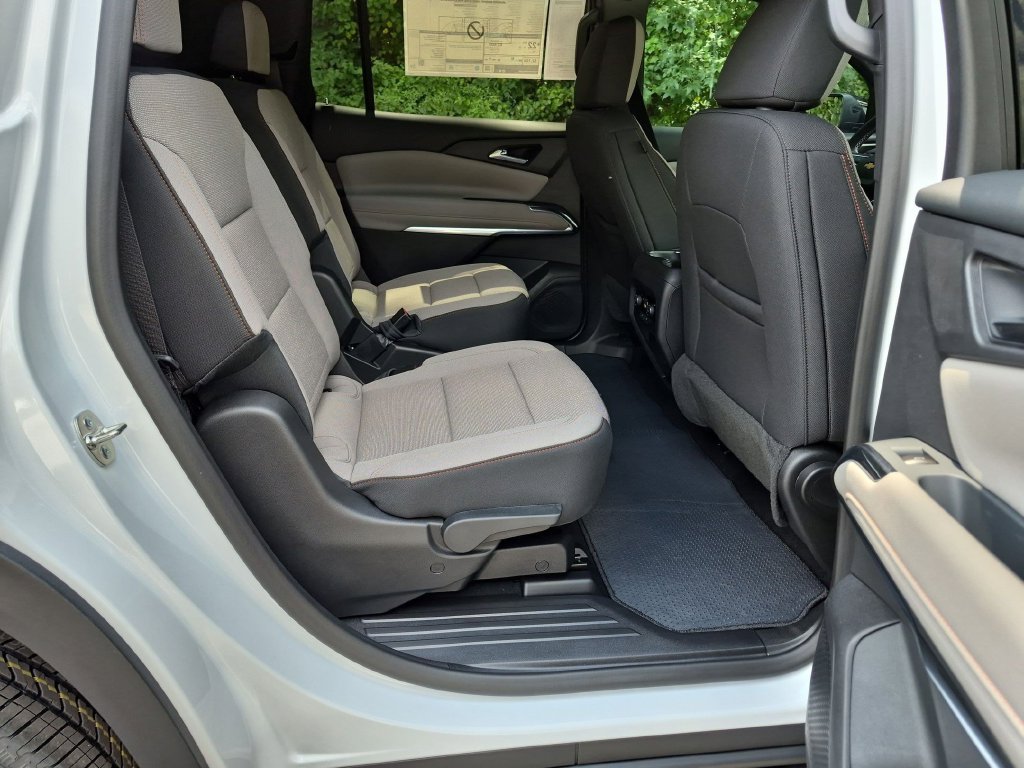 New 2027 Chevrolet Traverse LT FWD image 36
