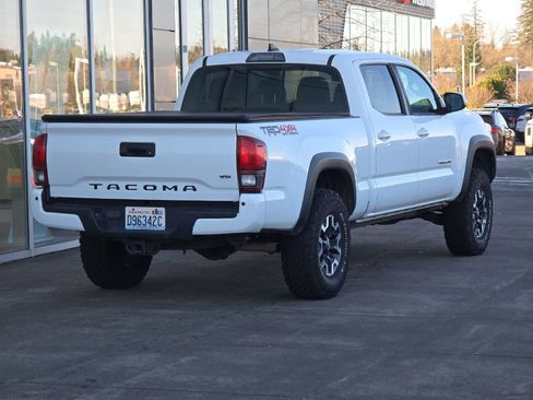 Used 2019 Toyota Tacoma TRD Off-Road w/ Technology Package image 3