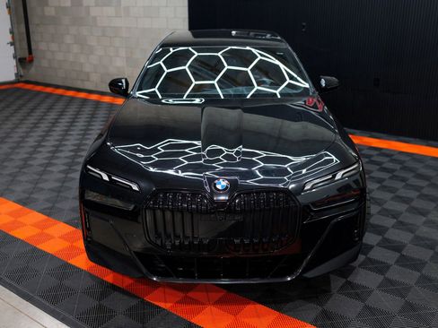 Used 2023 BMW 740i w/ Parking Assistance Package image 8