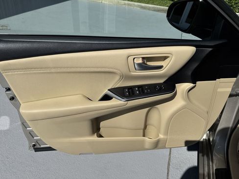 Used 2017 Toyota Camry FWD image 39