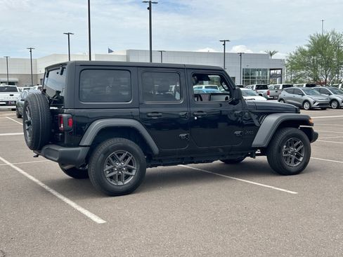 Used 2025 Jeep Wrangler Unlimited Sport AWD/4WD image 5