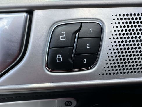 Used 2023 Ford Explorer Platinum w/ Technology Package image 11