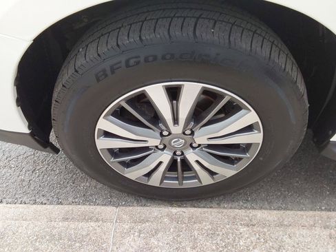 Used 2019 Nissan Pathfinder SL AWD/4WD image 9