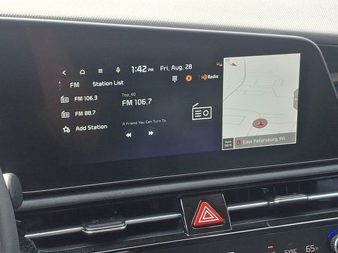 Used 2025 Kia Niro SX Touring FWD image 18