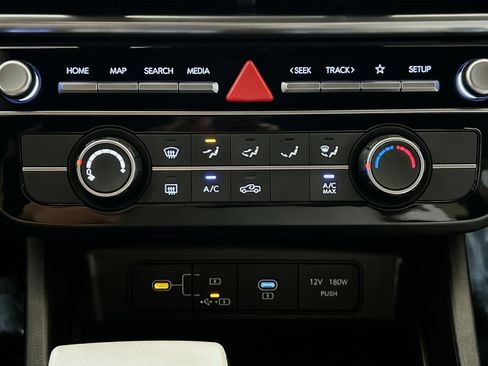 Used 2025 Hyundai Santa Cruz SE FWD image 11