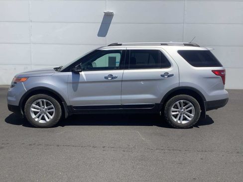 Used 2014 Ford Explorer XLT w/ Equipment Group 202A AWD/4WD image 2