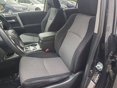 Used 2016 Toyota 4Runner SR5 AWD/4WD image 10