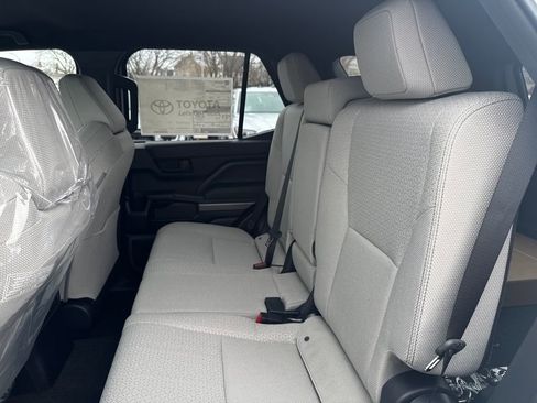 New 2026 Toyota 4Runner SR5 AWD/4WD image 13