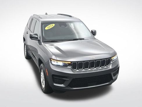 Used 2024 Jeep Grand Cherokee Laredo RWD image 25