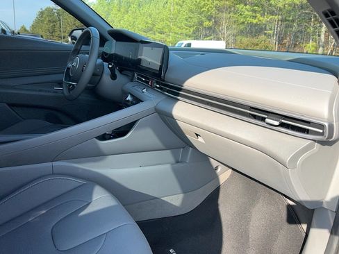 Used 2023 Hyundai Elantra SEL w/ Convenience Package image 23