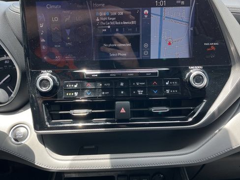 Used 2021 Toyota Highlander Platinum FWD image 9