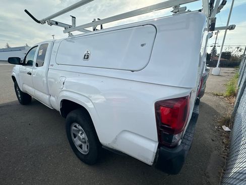 Used 2022 Toyota Tacoma SR image 4