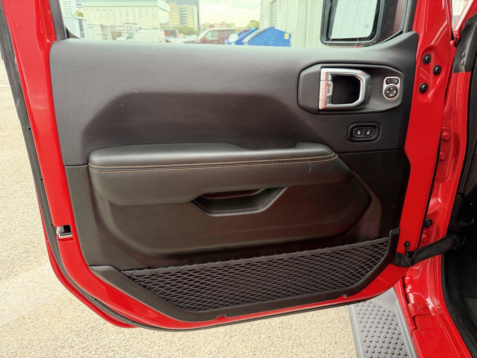 Used 2025 Jeep Wrangler Unlimited Sahara AWD/4WD image 12