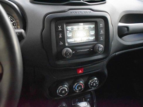 Used 2016 Jeep Renegade Latitude AWD/4WD image 13