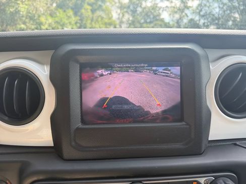Used 2021 Jeep Wrangler Sport AWD/4WD image 32