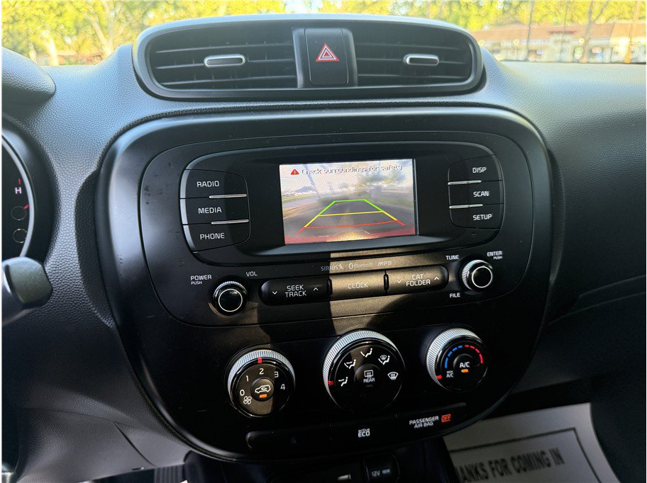Used 2016 Kia Soul + FWD image 11