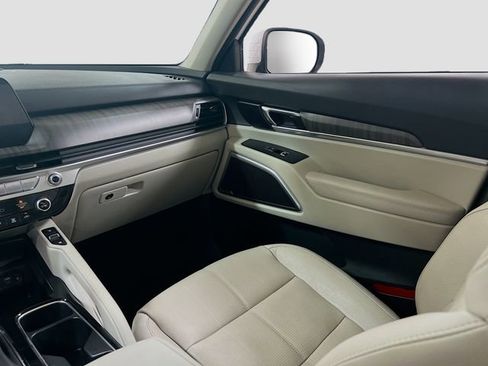 Certified 2023 Kia Telluride EX w/ EX Captain's Chair Package image 25