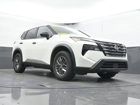 Used 2024 Nissan Rogue S FWD image 44