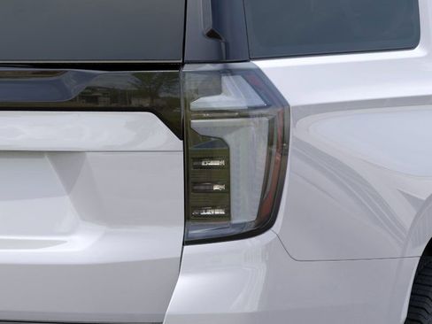 New 2025 Chevrolet Suburban High Country AWD/4WD image 11