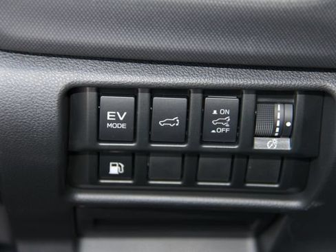 Used 2025 Subaru Forester Limited AWD/4WD image 33