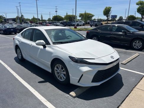 Used 2025 Toyota Camry LE image 1