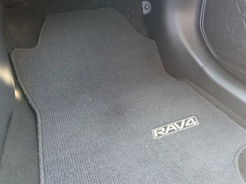 Used 2019 Toyota RAV4 XLE w/ Convenience Package FWD image 26