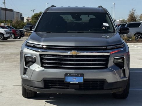 Used 2025 Chevrolet Traverse LT image 7