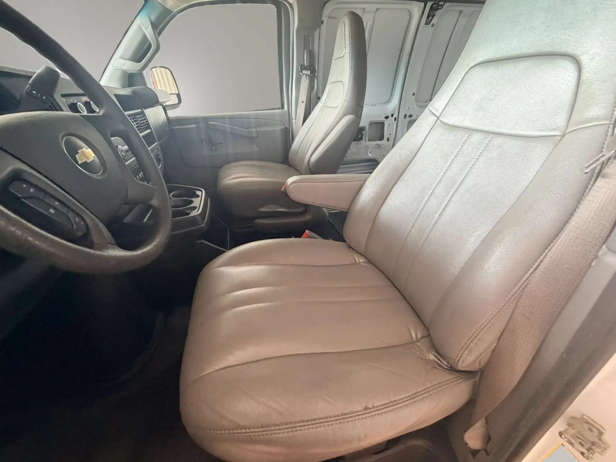 Used 2020 Chevrolet Express 2500 Extended w/ Driver Convenience Package RWD image 31