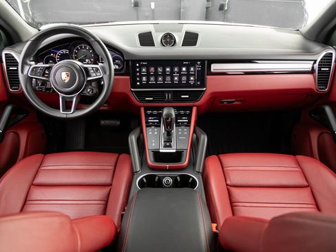 Used 2023 Porsche Cayenne image 12