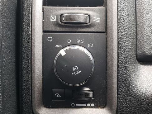 Used 2018 RAM 1500 Express w/ Express Value Package AWD/4WD image 28
