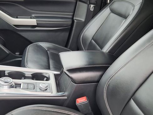 Used 2024 Ford Explorer XLT w/ Equipment Group 202A image 30