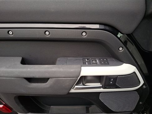 Used 2023 Land Rover Defender 90 S image 12