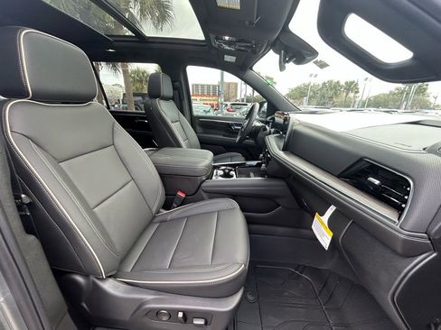 New 2026 Chevrolet Suburban Premier w/ Sun And Tow Package AWD/4WD image 23